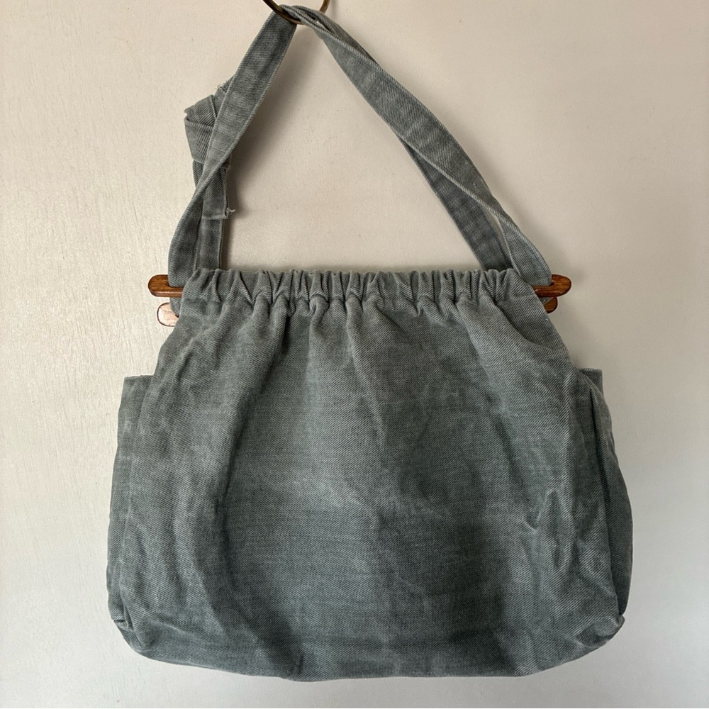 Vintage Student Tote-1970s Gray Boho Chic Satchel w/ wooden closures & Adj Strap - Picture 5 of 11